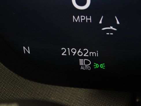 Used 2025 Buick Enclave Preferred FWD image 28