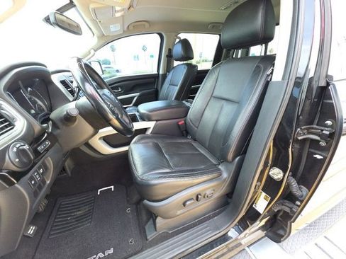 Used 2017 Nissan Titan SV RWD image 14