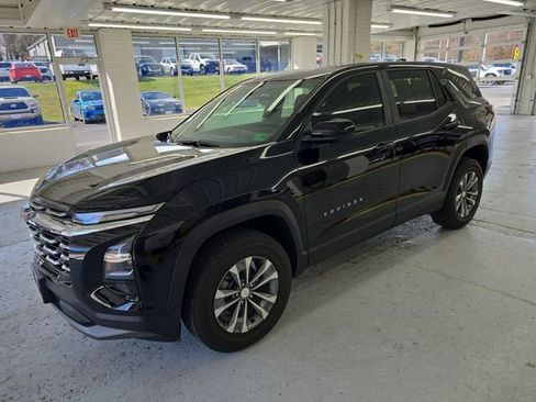 New 2026 Chevrolet Equinox LT image 2