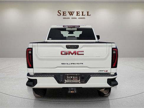 Used 2024 GMC Sierra 2500 AT4 w/ AT4 Preferred Package image 4
