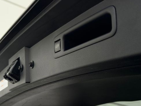 Used 2023 Toyota Highlander XLE image 23