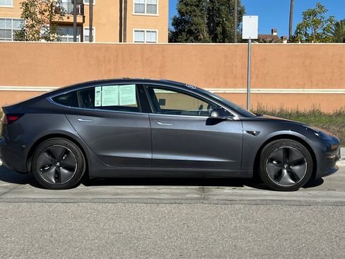 Used 2018 Tesla Model 3 Mid Range image 3