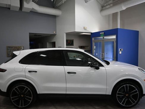 Used 2019 Porsche Cayenne S w/ Premium Package AWD/4WD image 6