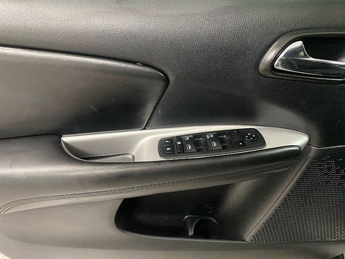 Used 2019 Dodge Journey SE image 10