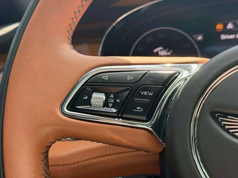 Certified 2021 Bentley Bentayga image 38