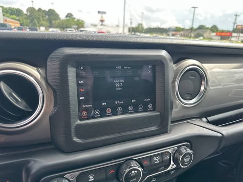Used 2021 Jeep Wrangler Unlimited Sahara AWD/4WD image 16