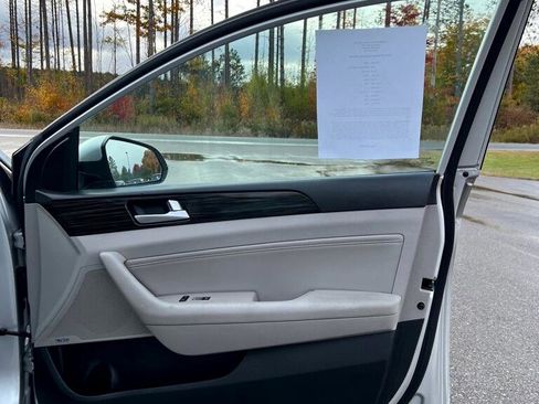 Used 2016 Hyundai Sonata Limited w/ Option Group 04 image 16