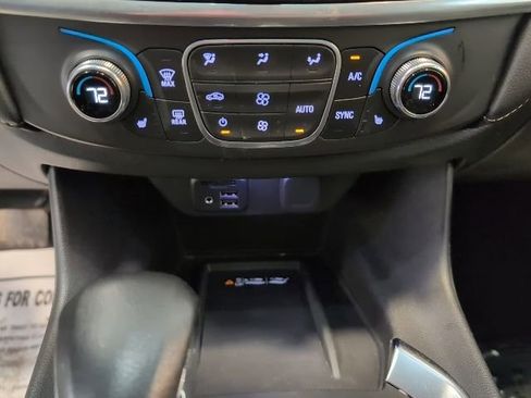 Used 2022 Chevrolet Traverse LT AWD/4WD image 24