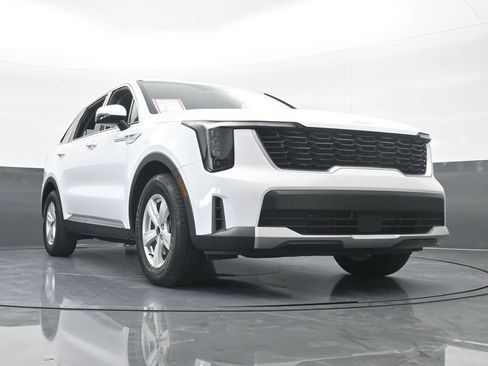 Used 2024 Kia Sorento LX image 62