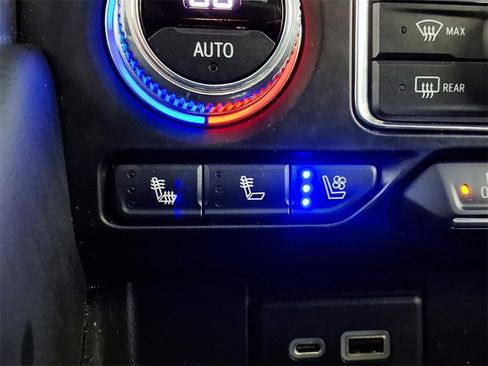 Used 2021 GMC Yukon XL SLT w/ SLT Luxury Plus Package image 14