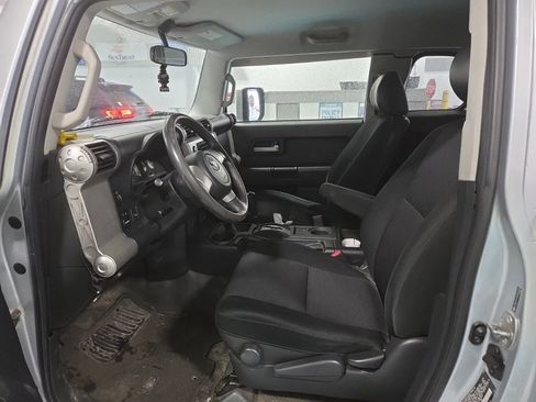 Used 2007 Toyota FJ Cruiser 4WD image 2
