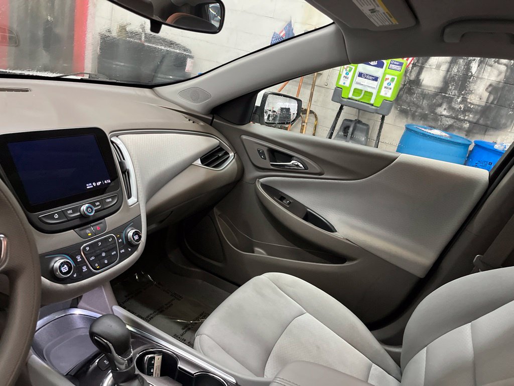 Used 2025 Chevrolet Malibu LT FWD image 17