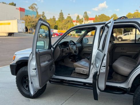 Used 1999 Toyota 4Runner Limited AWD/4WD image 10