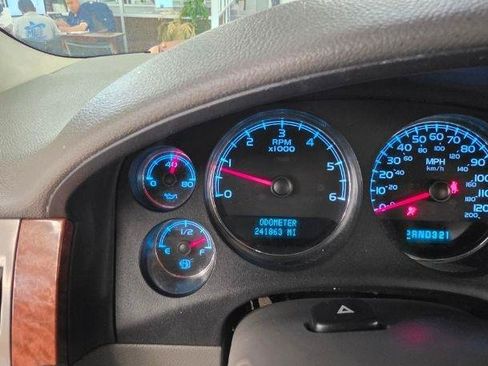 Used 2008 GMC Yukon XL SLT w/ SLT Preferred Equipment Group AWD/4WD image 14