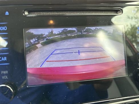 Used 2019 Toyota Corolla LE FWD image 17