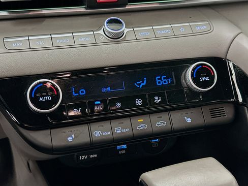 Used 2025 Hyundai Elantra SEL image 24