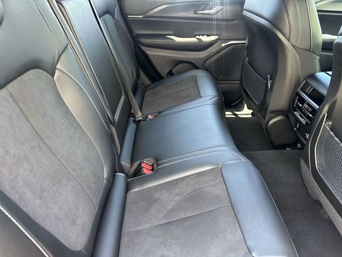Used 2025 Jeep Grand Cherokee Altitude AWD/4WD image 17