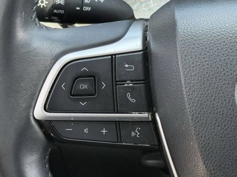 Used 2023 Toyota Highlander XLE FWD image 14