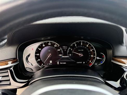 Used 2018 BMW M550i xDrive image 38