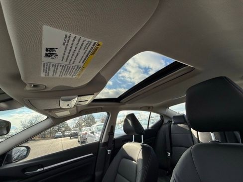 New 2025 Nissan Altima 2.5 SL image 14