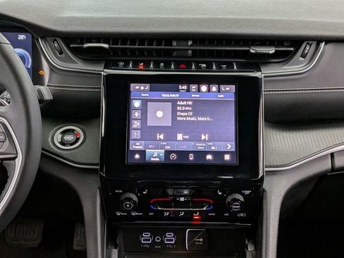 Used 2023 Jeep Grand Cherokee L Laredo image 29