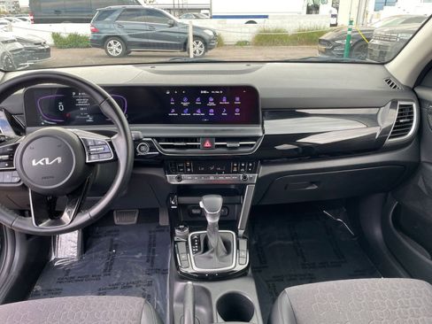Used 2025 Kia Seltos S image 17