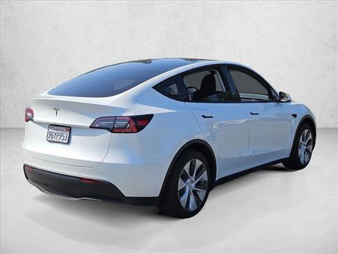 Used 2023 Tesla Model Y Long Range AWD/4WD image 5
