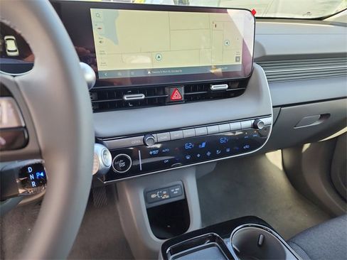 New 2025 Hyundai Ioniq 5 SE image 17