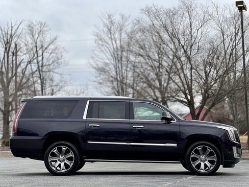 Used 2018 Cadillac Escalade ESV Luxury image 4