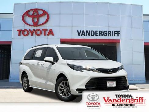 New 2026 Toyota Sienna LE FWD image 1