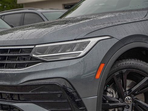 New 2024 Volkswagen Tiguan SE R-Line image 3