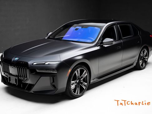 Used 2024 BMW i7 xDrive60 AWD/4WD image 1