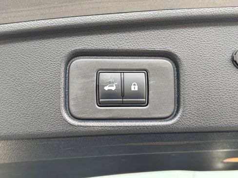 Used 2025 Nissan Pathfinder SV FWD image 20