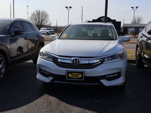 Used 2017 Honda Accord EX-L image 9