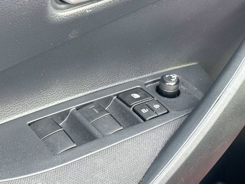 Used 2021 Toyota Corolla LE FWD image 15