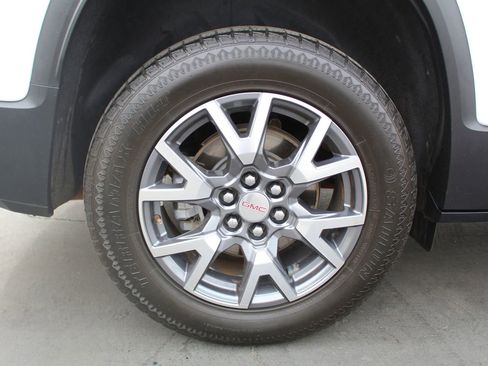 Used 2023 GMC Acadia SLT image 46