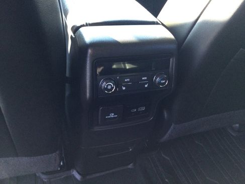 Used 2023 GMC Acadia SLT w/ Elevation Edition image 13