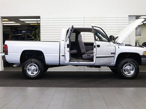 Used 2000 Dodge Ram 2500 Truck SLT image 11