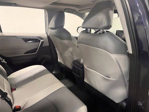 Used 2021 Toyota RAV4 XLE Premium image 14