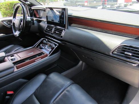 Used 2023 Lincoln Navigator Reserve AWD/4WD image 12