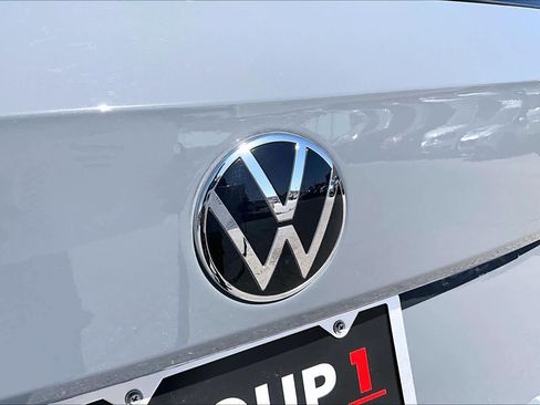 Used 2024 Volkswagen Taos SE w/ Panoramic Sunroof Package image 30