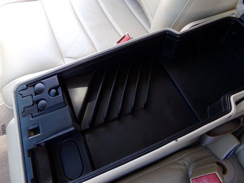 Used 2002 Lincoln Town Car Signature image 44