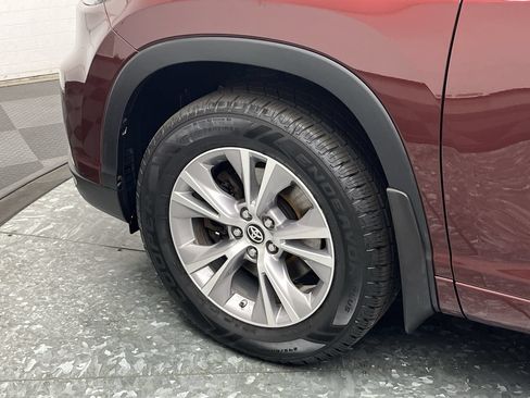 Used 2016 Toyota Highlander Plus AWD/4WD image 30