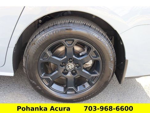 Used 2025 Toyota Sienna XLE Woodland Edition image 32