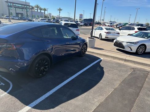 Used 2022 Tesla Model Y Long Range image 6