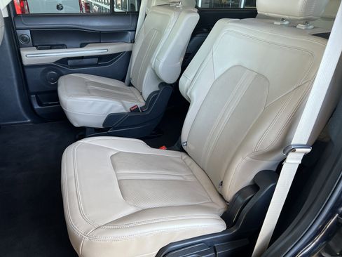Used 2023 Ford Expedition Limited image 10