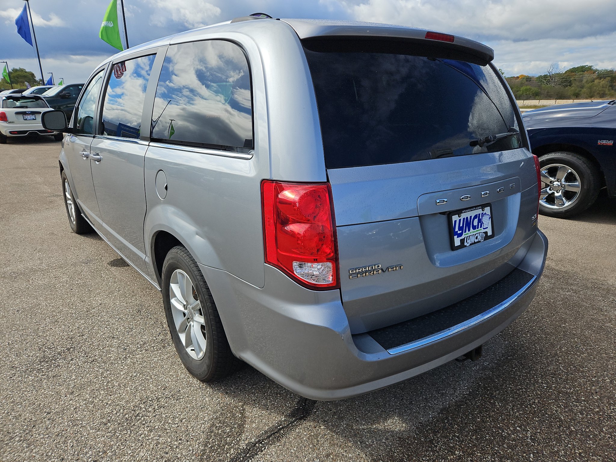 Used 2019 Dodge Grand Caravan SXT FWD image 5