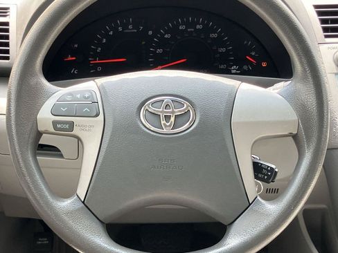 Used 2009 Toyota Camry LE FWD image 16