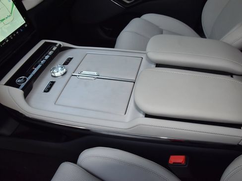 New 2026 Lincoln Navigator Reserve AWD/4WD image 34