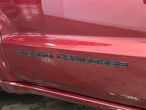 Used 2018 Jeep Grand Cherokee Altitude image 29